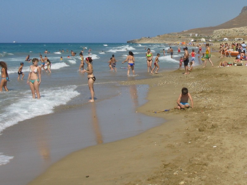 Amnissos beach is very popular. - Amnissos beach is very popular.