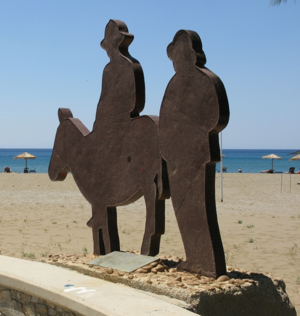 A sculpture devoted to friendship between travellers and locals. - A sculpture devoted to friendship between travellers and locals.